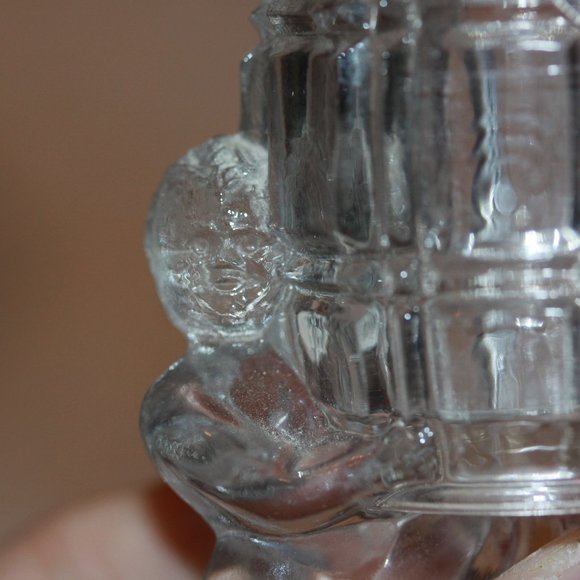 EAPG McKee Glass c.1900 Clear Peek-a-Boo Cherubs Boys Toothpick Holder - Picture 2 of 3